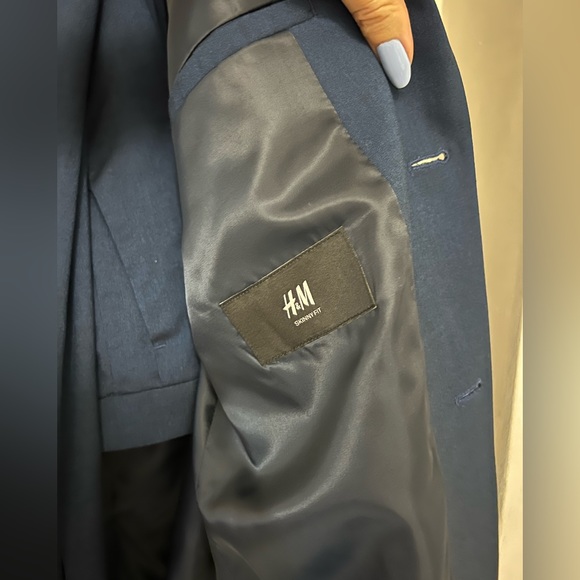 Mens suit from H&M - Picture 3 of 6